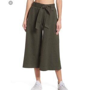 SWEATY BETTY Enso Culottes wide leg Cropped Pants belted olive green medium